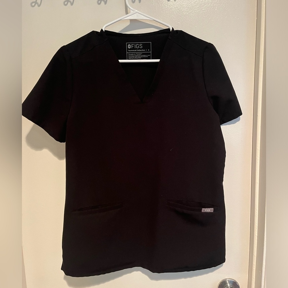 Women’s Figs Casma 3-pocket scrub top - S/Black